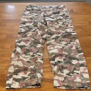 Girl’s Sonoma Camouflage w/ Pink Pants/ Capri
